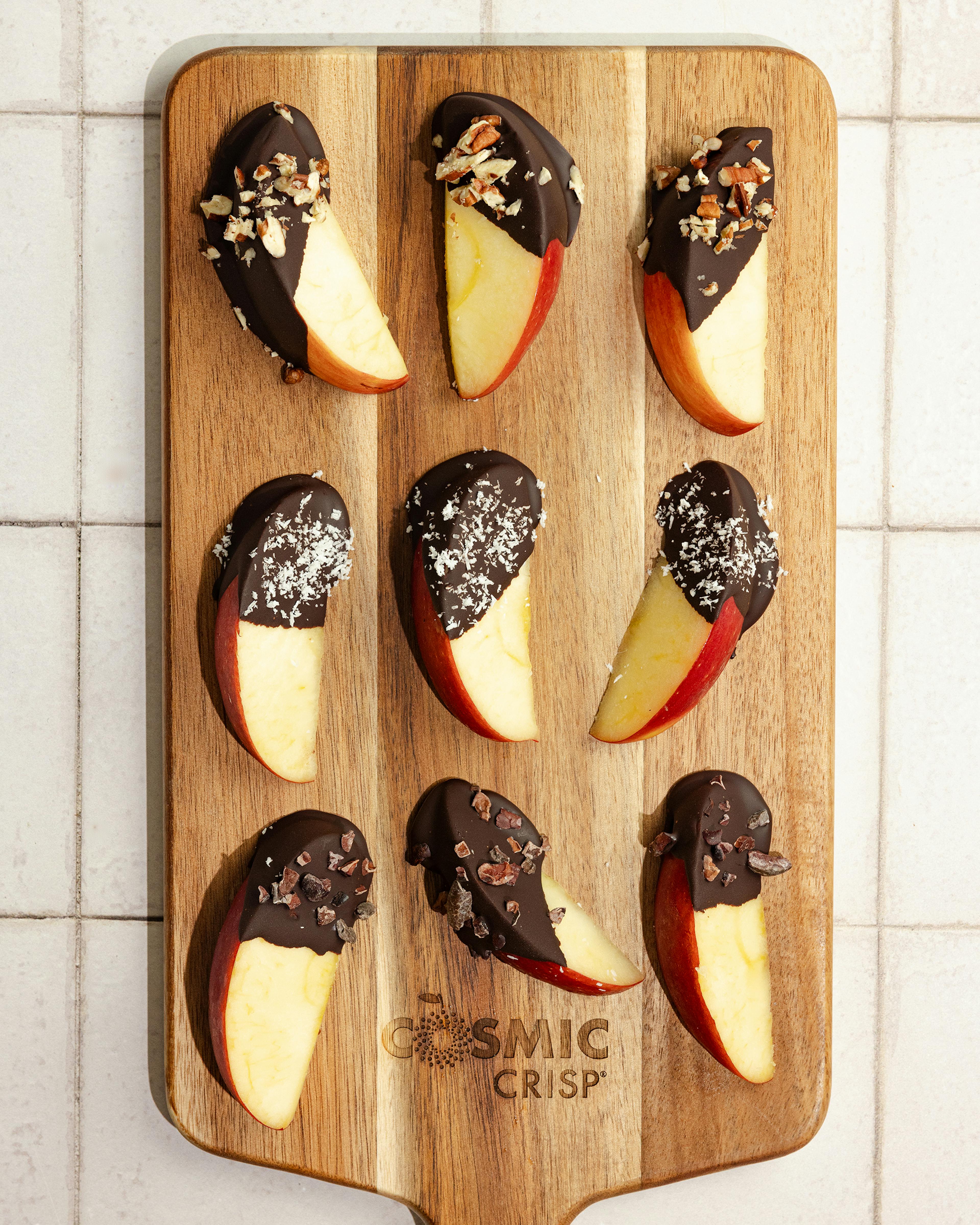 Mele Cosmic Crisp® ricoperte di cioccolato