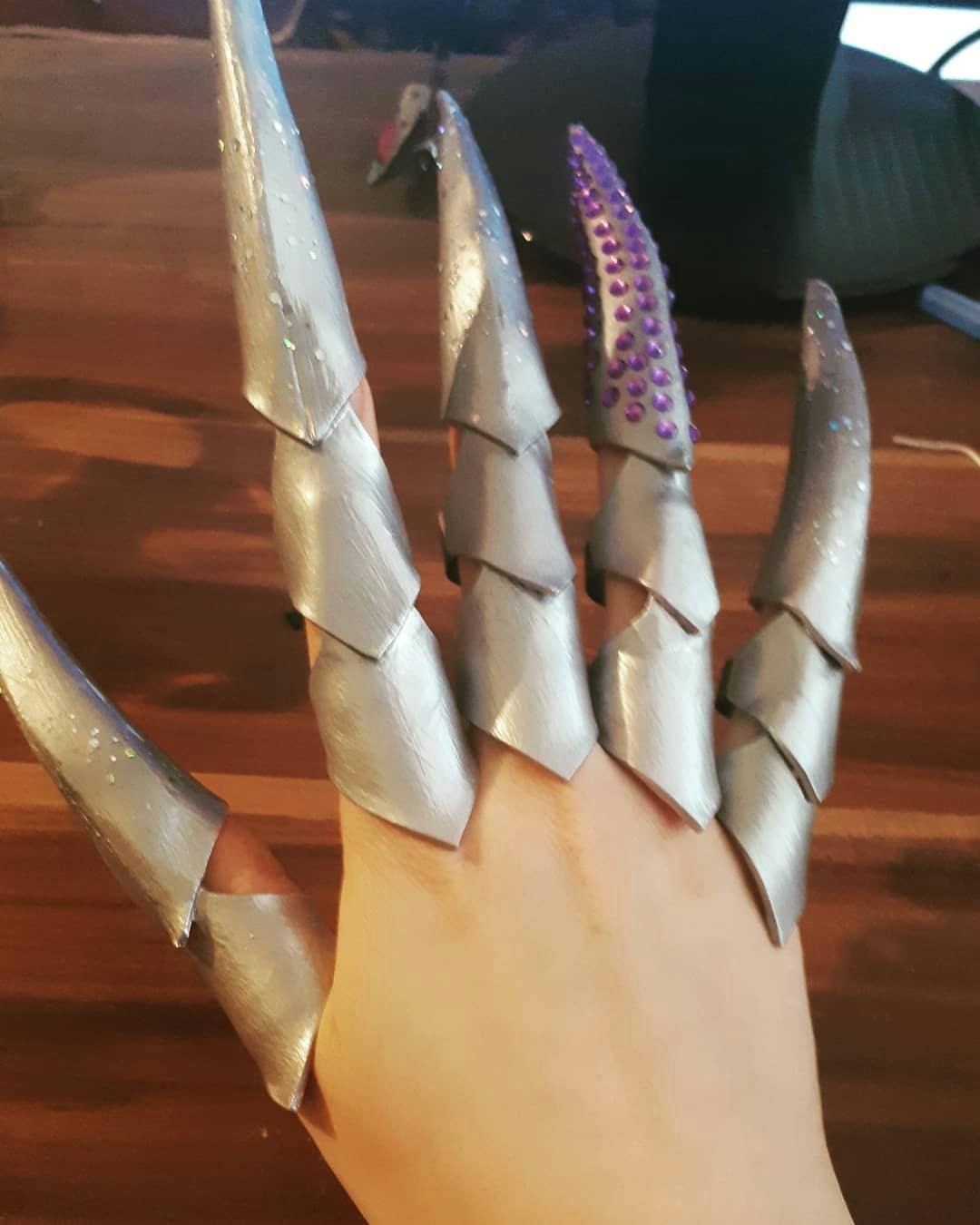 Evelyn K/DA claws made from foam by Merrlia in a skill trade.