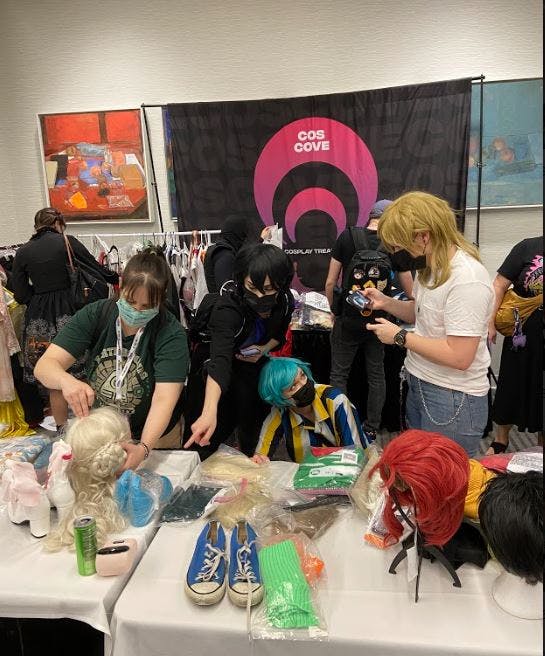 fans looking at used items at cosplay swap. best way to buy used cosplay items