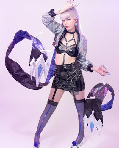 League of Legends K/DA Evelynn cosplay for sale by @kuramas_corner with high quality lace wig and dokidoki SR costume.