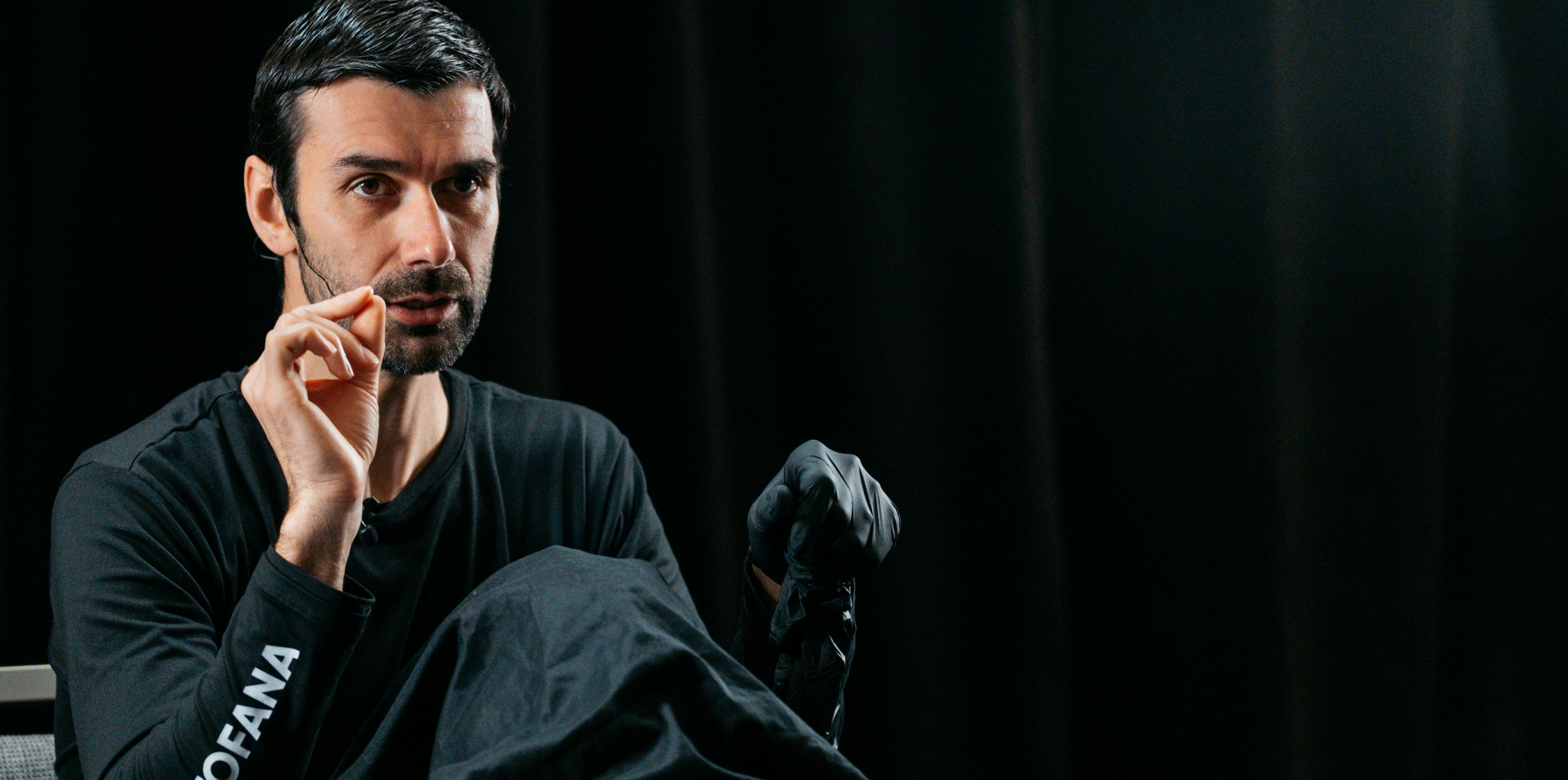 Cotofana during a masterclass lecture