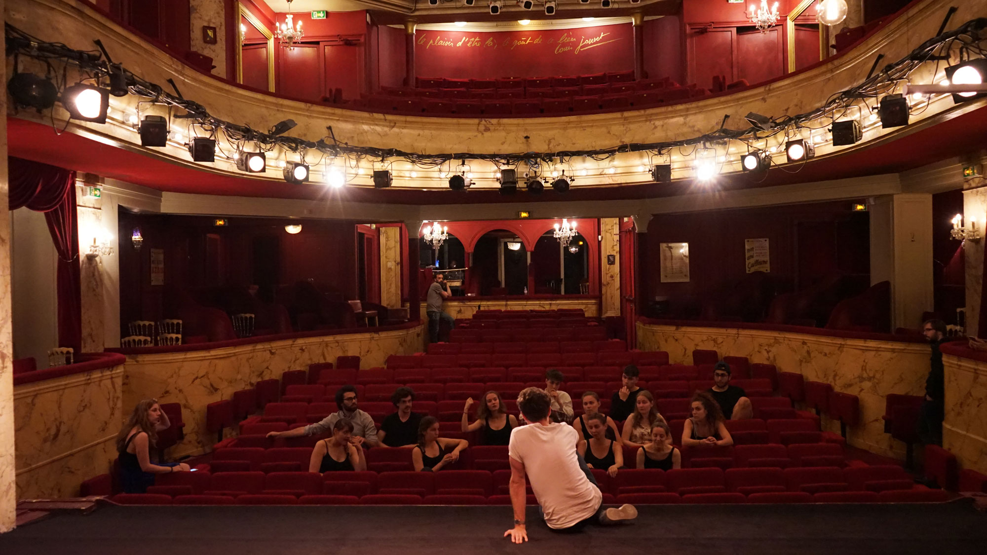 Les Secrets De Coulisses Au Théâtre