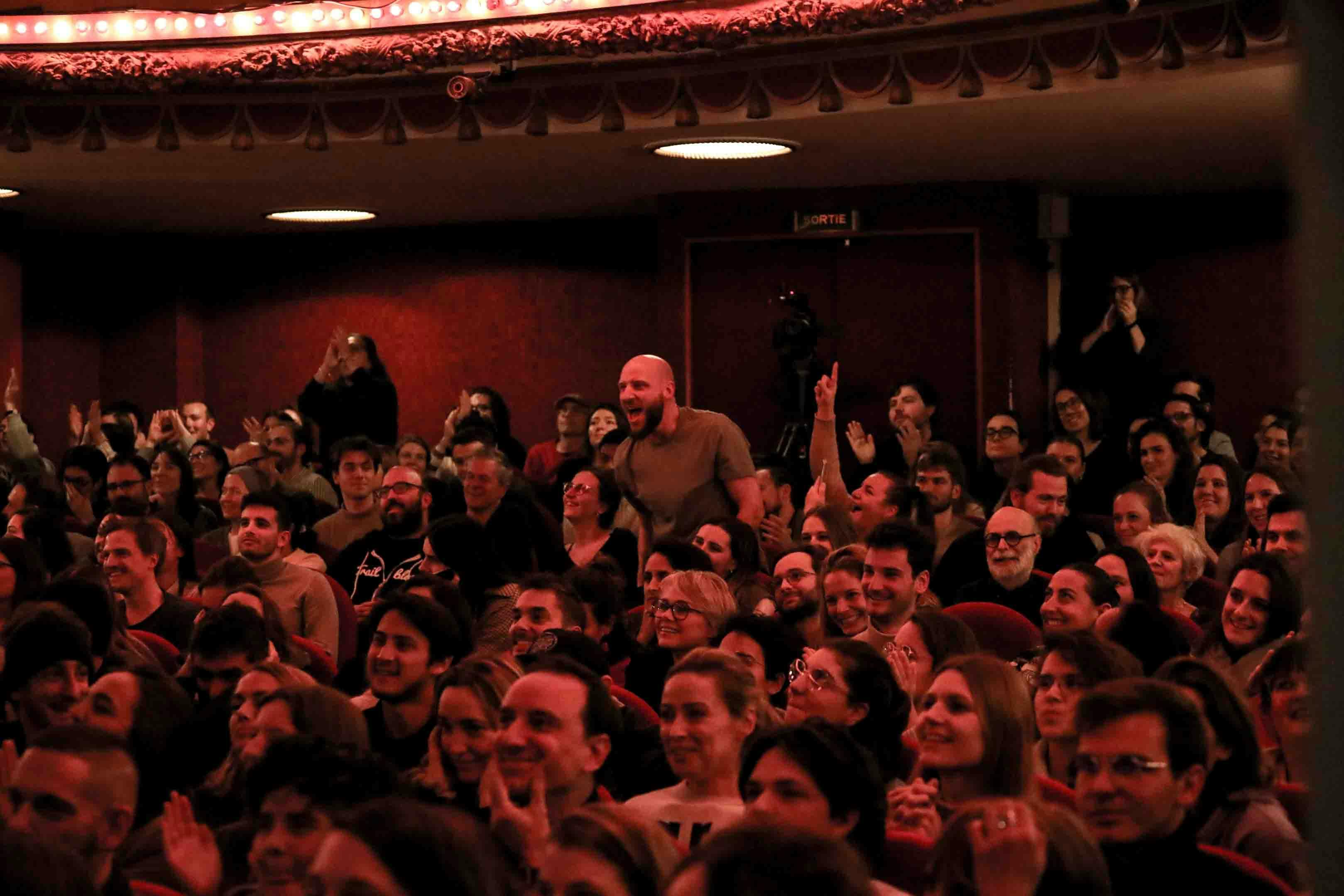 photo public soirée de janvier match improvisation cours clément cours de théâtre à Paris