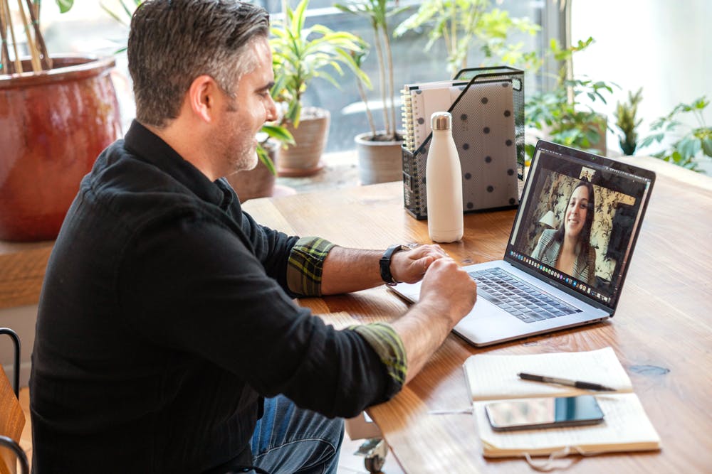 Anyone signing according to EU law can now easily verify his identity via video from the comfort of their home (Source: Unsplash).