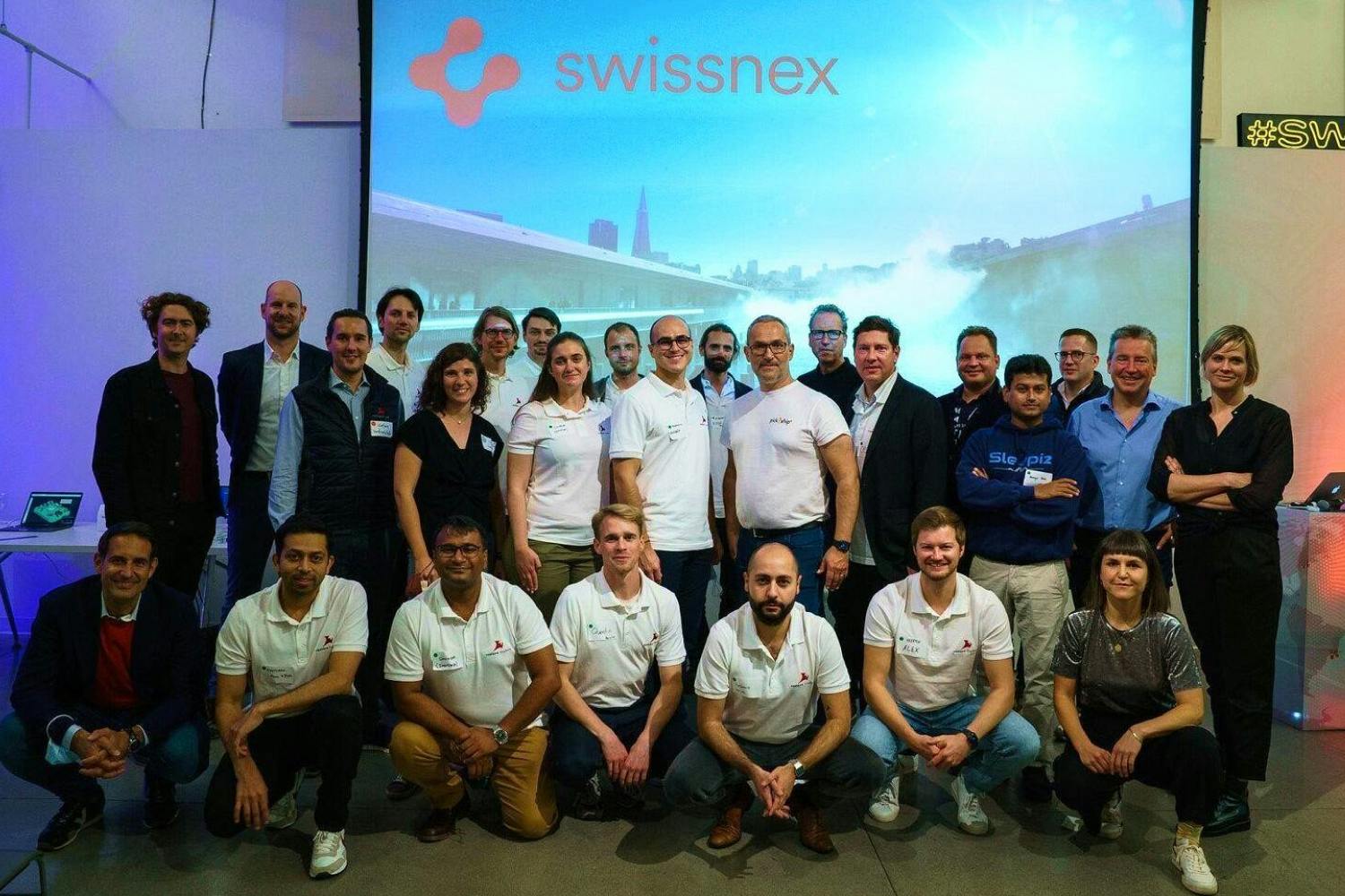 Gruppenfoto während der Swiss Pitch Night mit allen Beteiligten inklusive Organisatoren und Jury