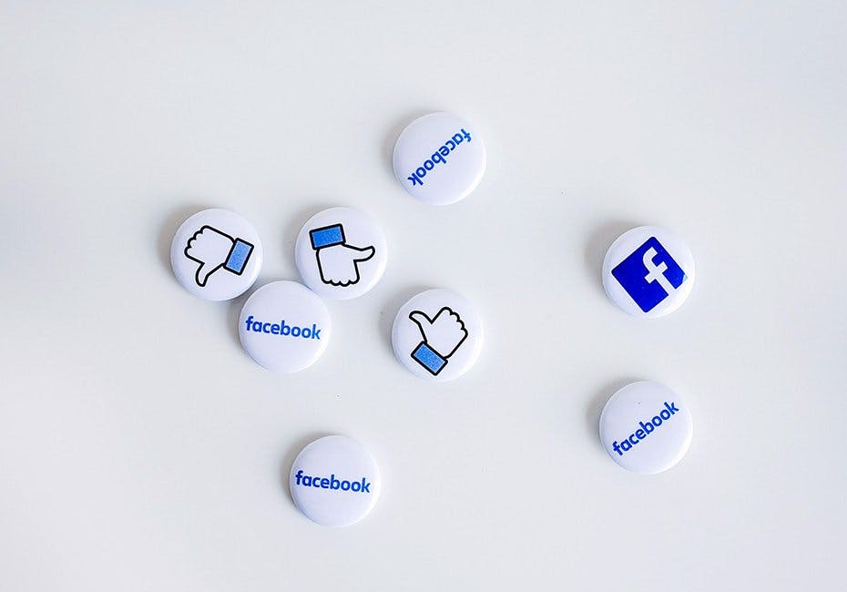 Ein Arbeitsvertrag ohne Formvorschrift kannst du theoretisch mit einem Daumen-hoch auf Facebook abschliessen. © Unsplash
