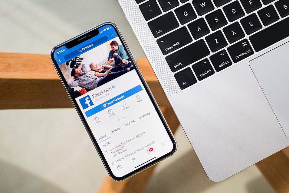 Eine Firma kann ihre Arbeitsverträge mit einem “Daumen-hoch” auf Facebook abschliessen lassen. © Unsplash