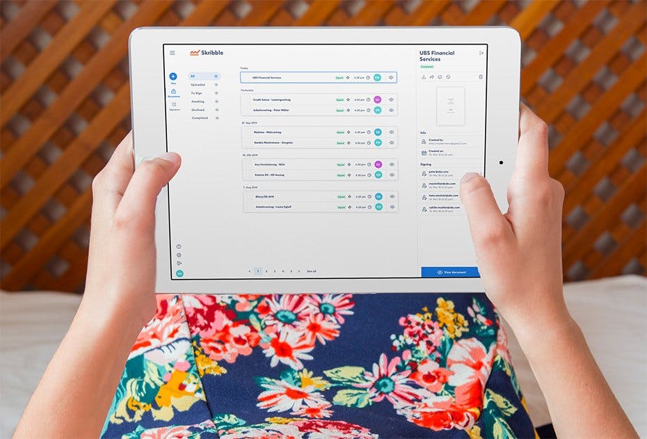 Das Signieren mit der rechtsgültigen elektronischen Signatur QES fühlt sich für den Signierenden an wie das Login ins E-Banking. © Placeit