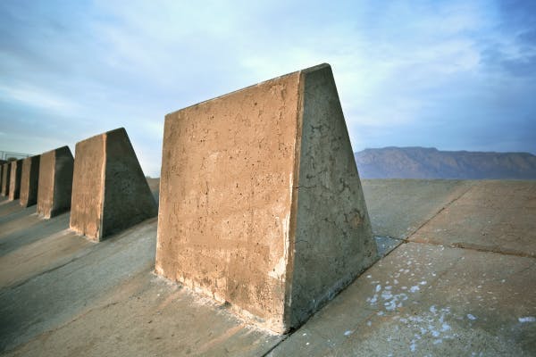 breakwater dam concrete 