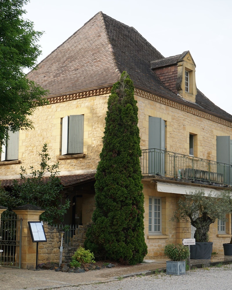 Exterior of O’Plaisir de Sens in La Roque-Gageac