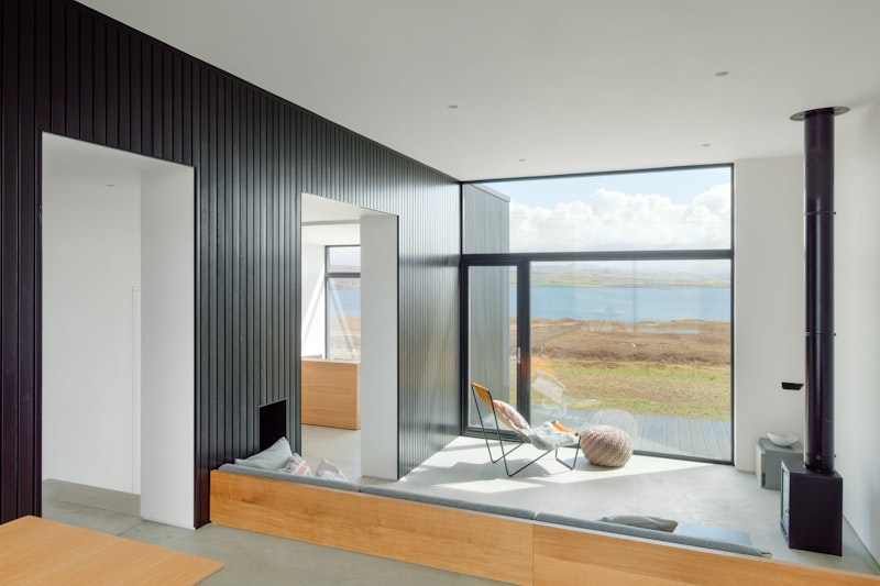 Harlosh Black h interior