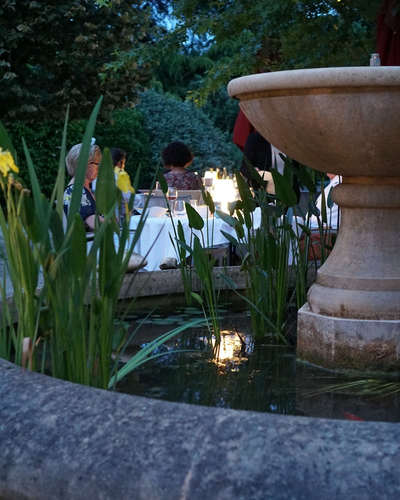 Courtyard at dusk at O’Plaisir de Sens