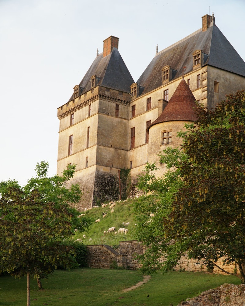 Château de Biron in the golden hour