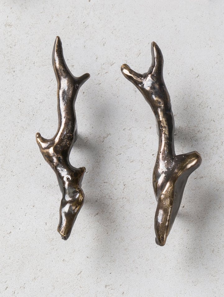 Cox-London-Furniture-Lighting-and-Art-Studio-CPF50-Coral-Inspired-Cupboard-Handles-06