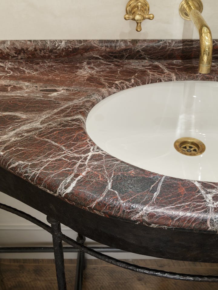 Rosso Washstand