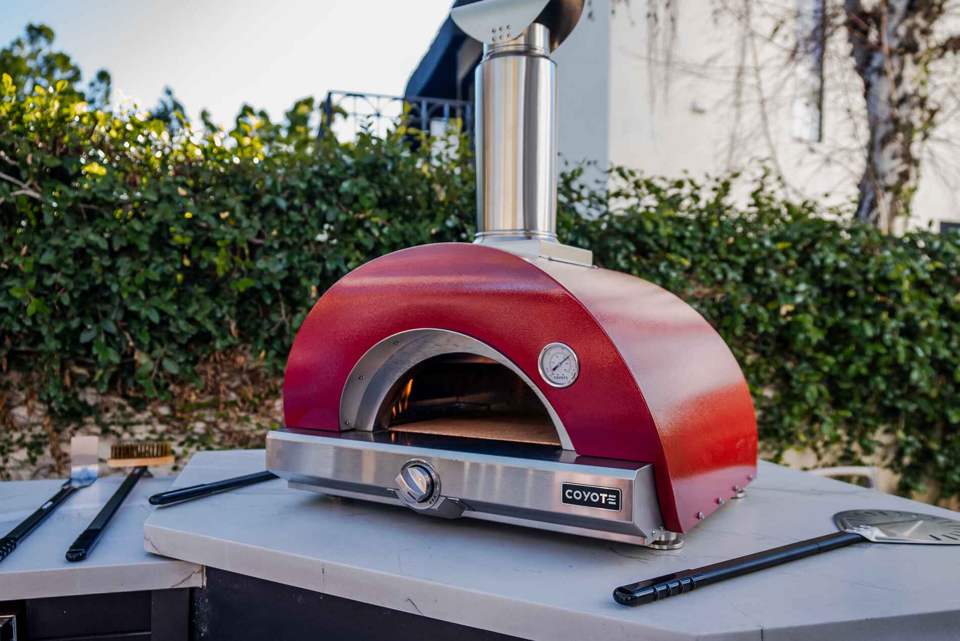 Coyote Hybrid Multi-Fuel Pizza Oven – Authentic Outdoor Cooking at