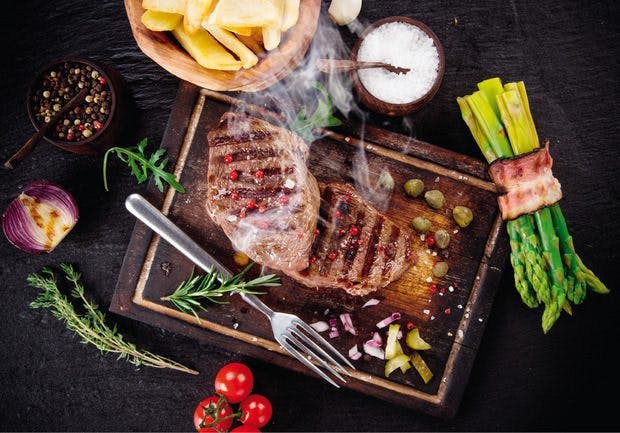 Grilled steak with asparagus