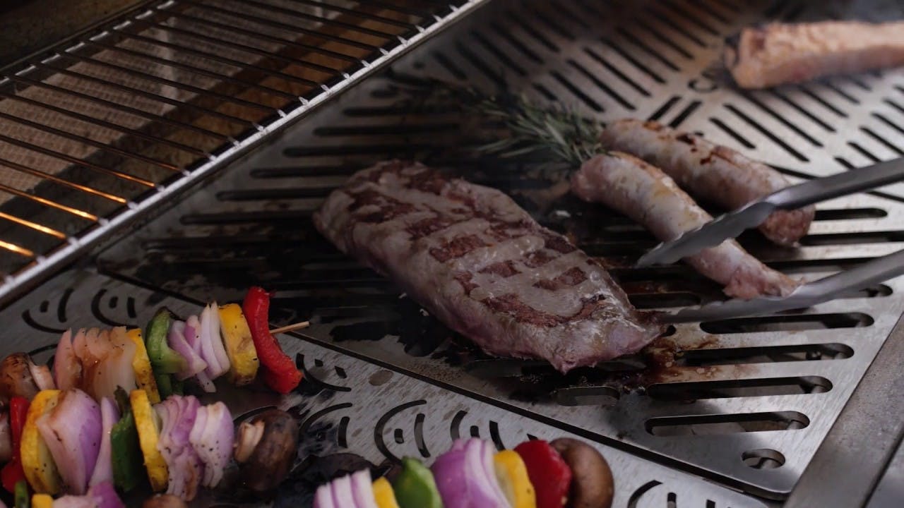 coyote grill with steak and veggies