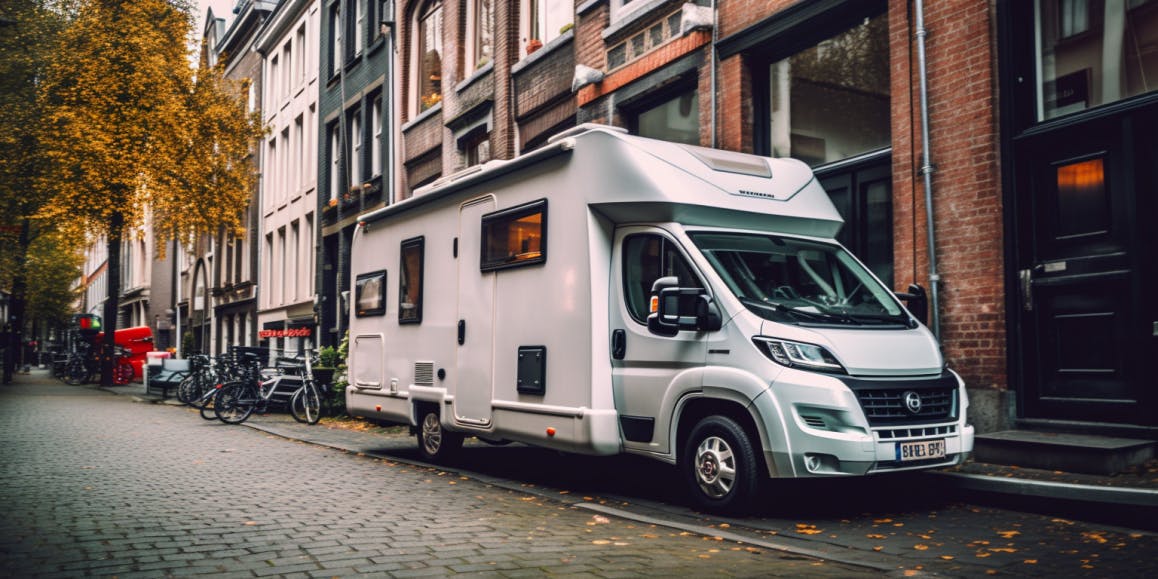Hoe lang mag een camper op je eigen oprit staan?