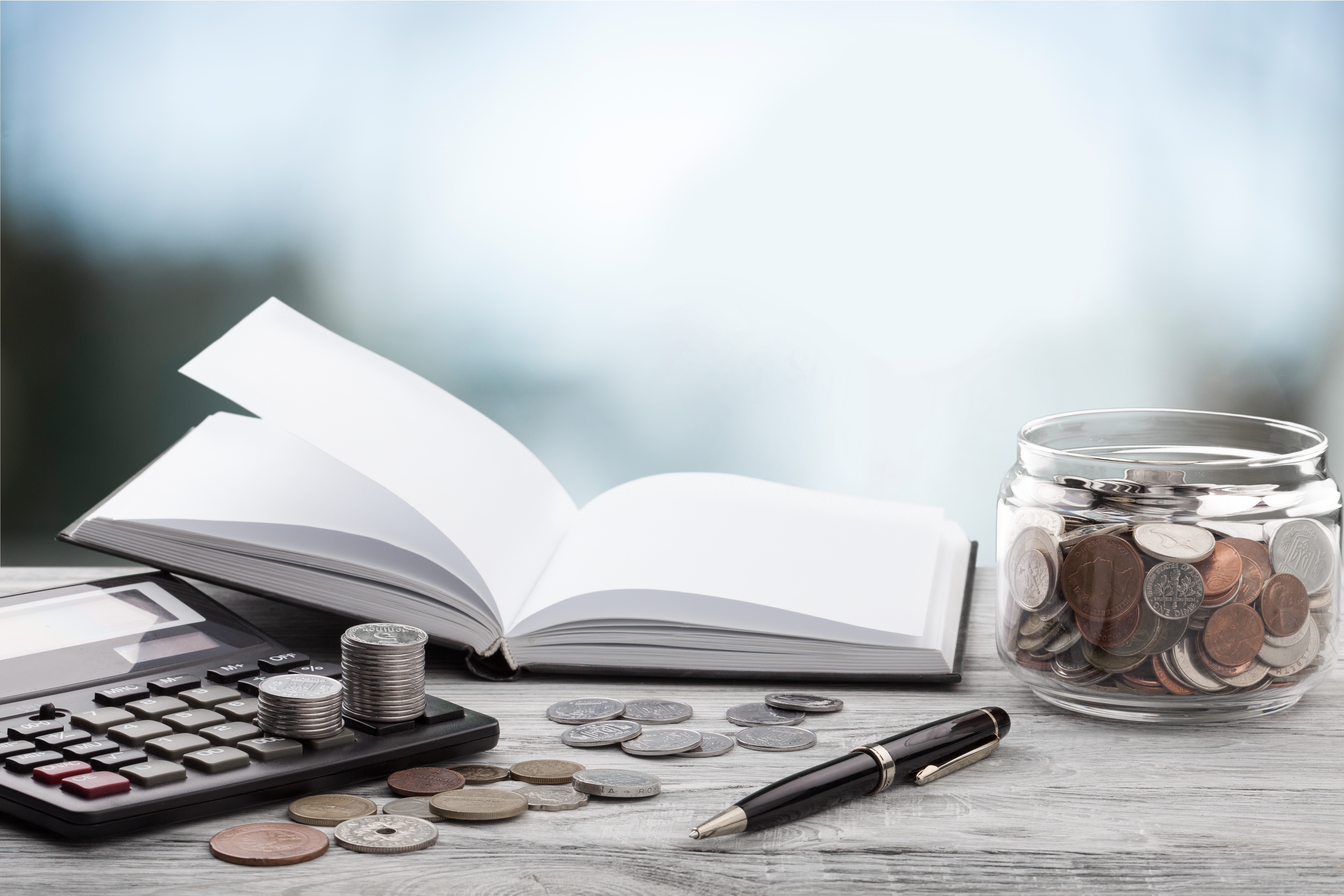 how is an exchange traded fund (etf) different from a mutual fund