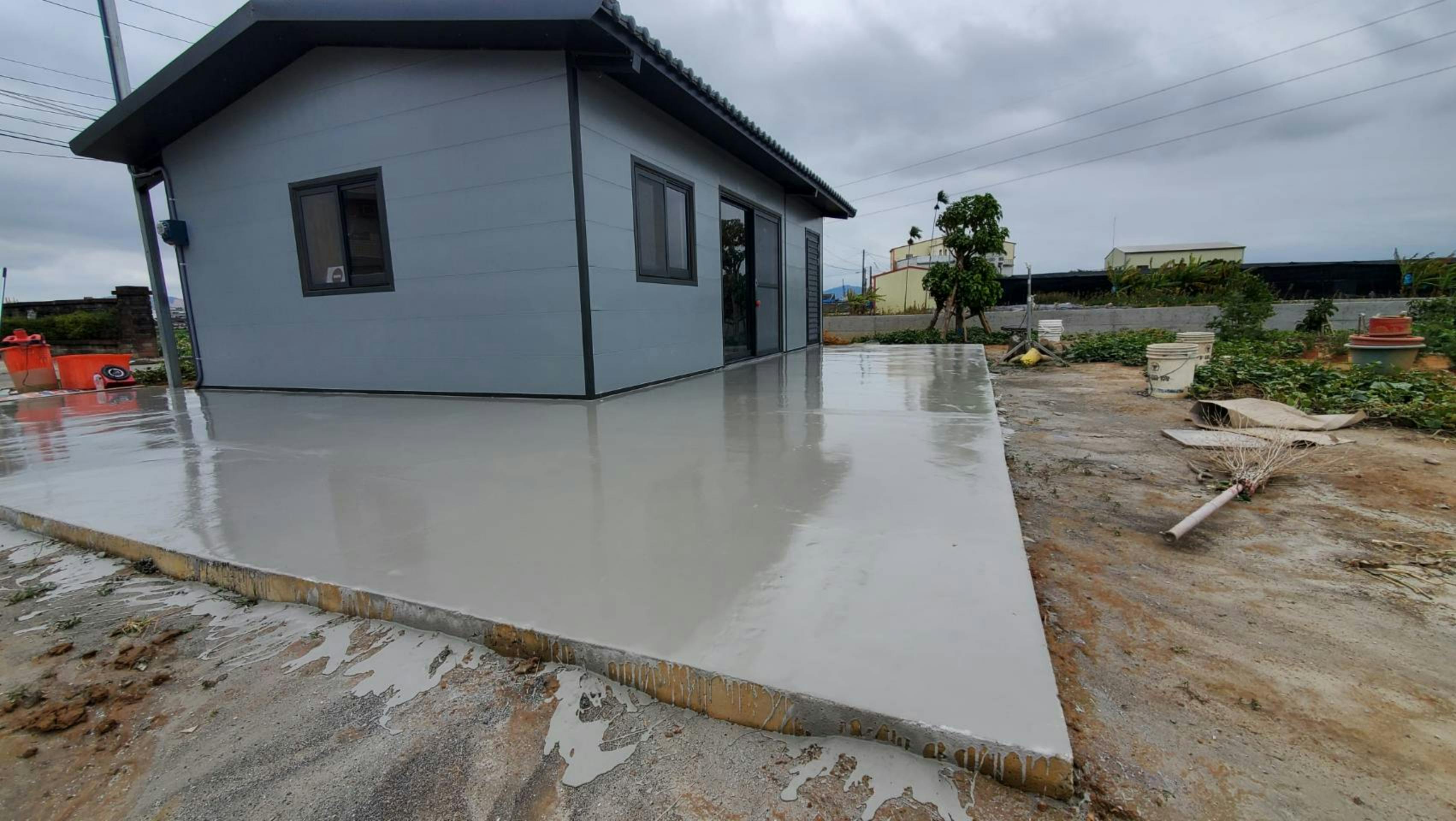 Self-leveling underlayment, concrete, elastic cement, or any other construction works can then be applied on top of the primer.