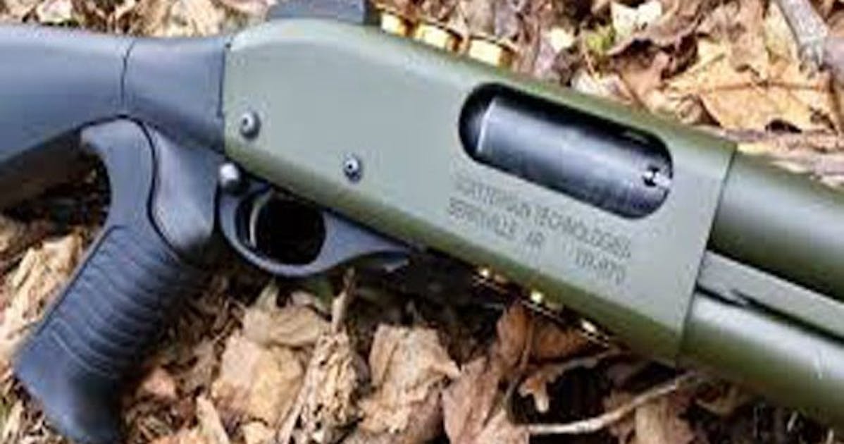 Robbers disarm security without attacking him