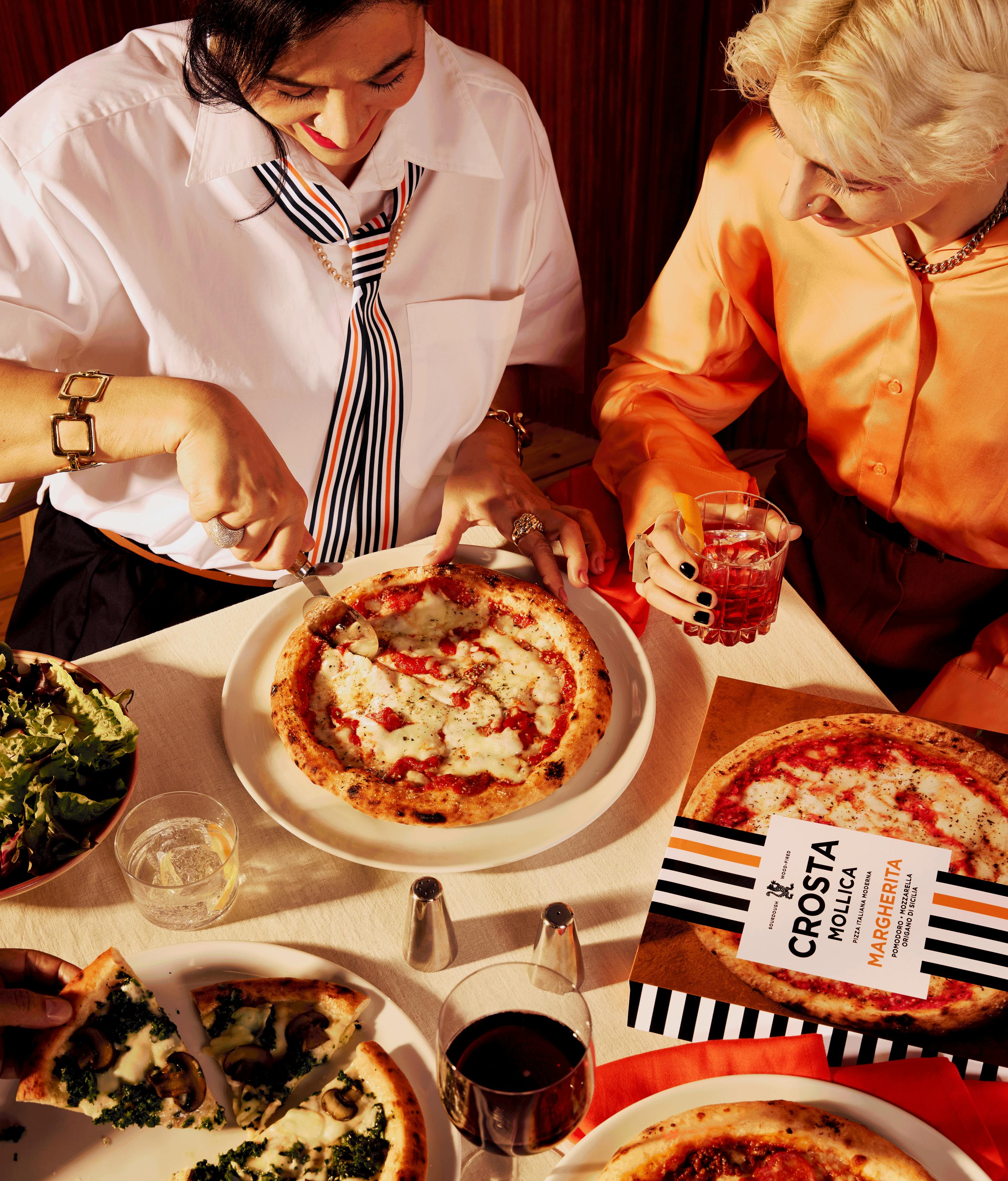 Crosta Mollica fabrique de la pizza italiana moderna en Italie avec des ingrédients d’excellence.