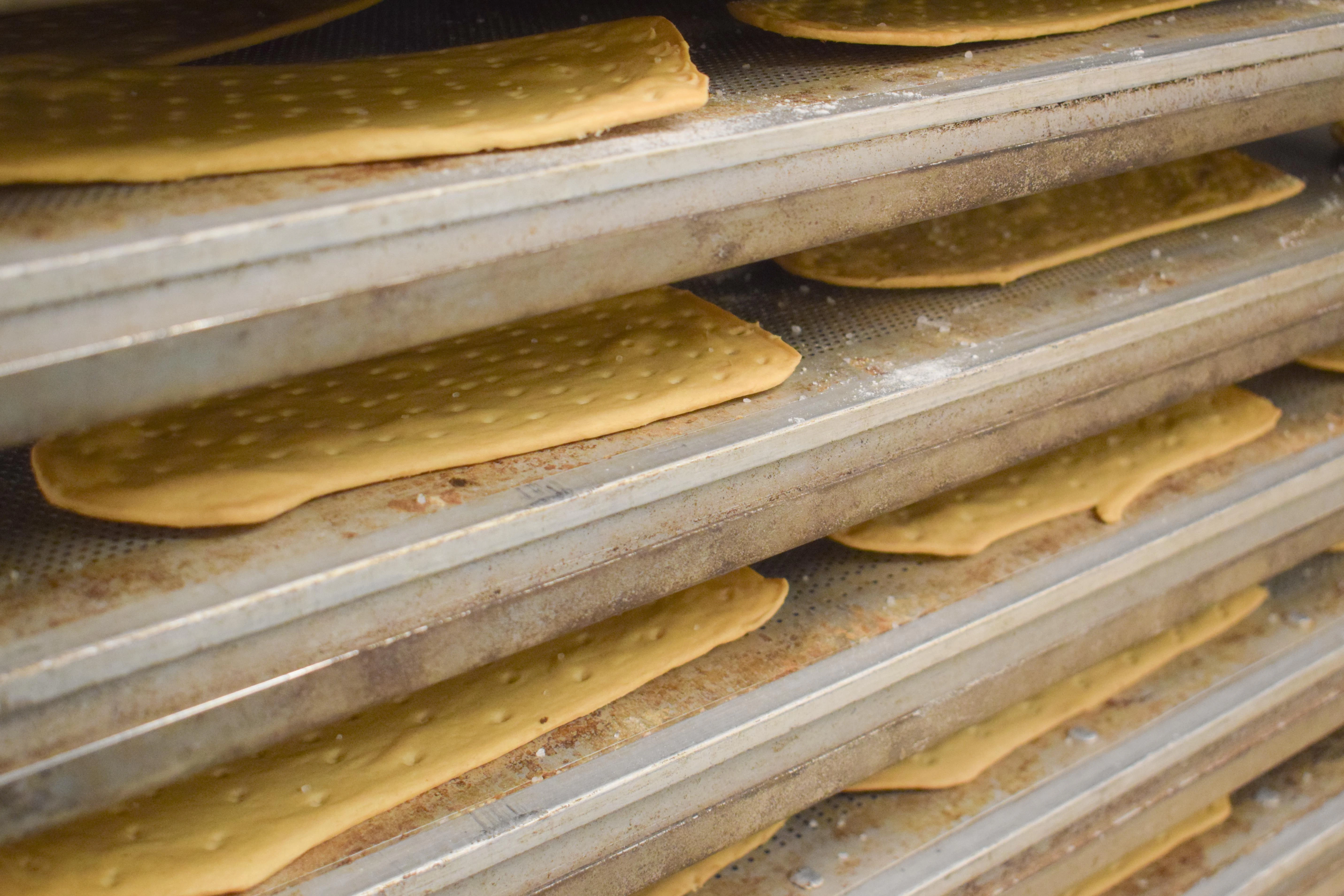 Lingette on cooling racks.