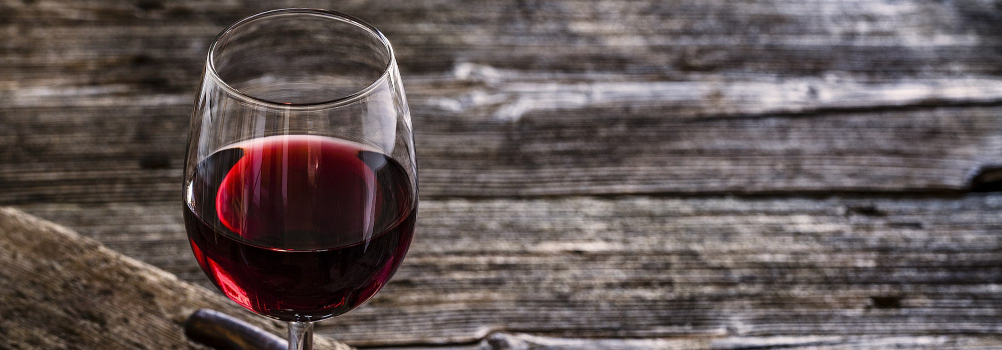 Rødvin laget av Pinot Noir © fcafotodigital, Getty Images