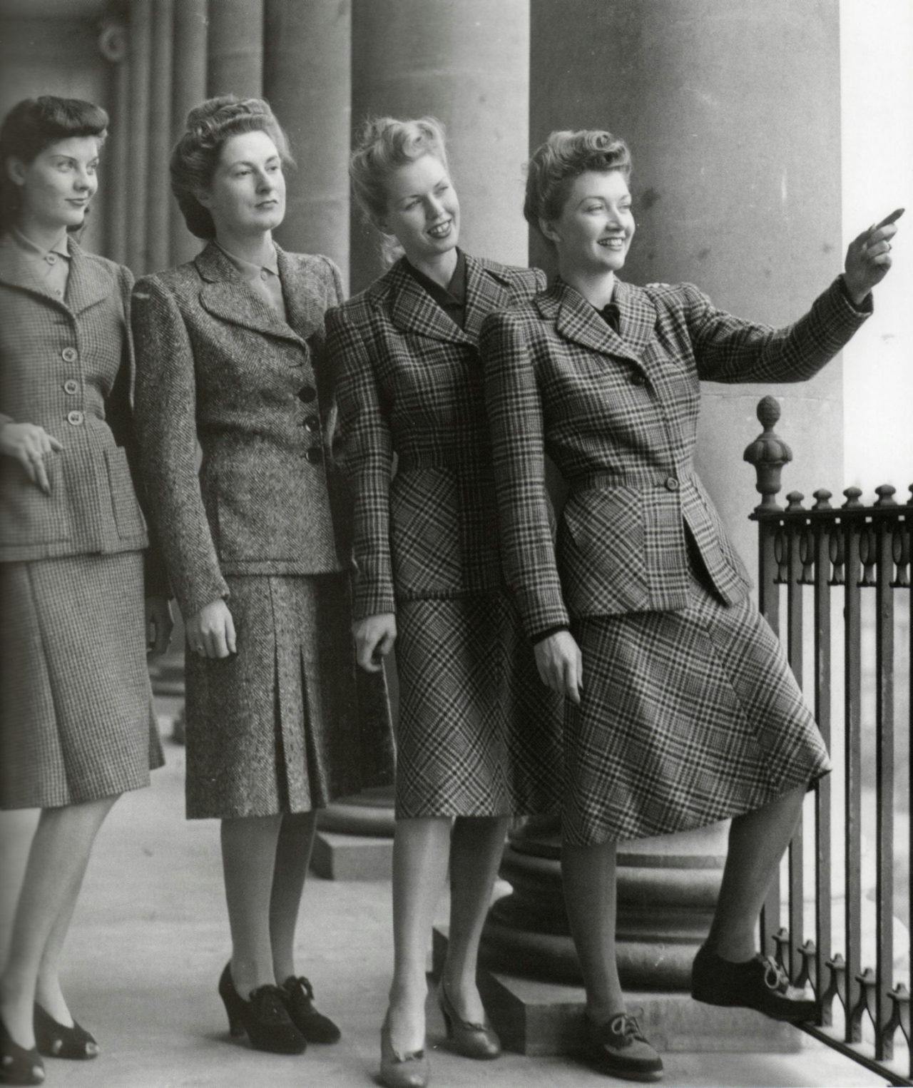 Послевоенные платья девушек