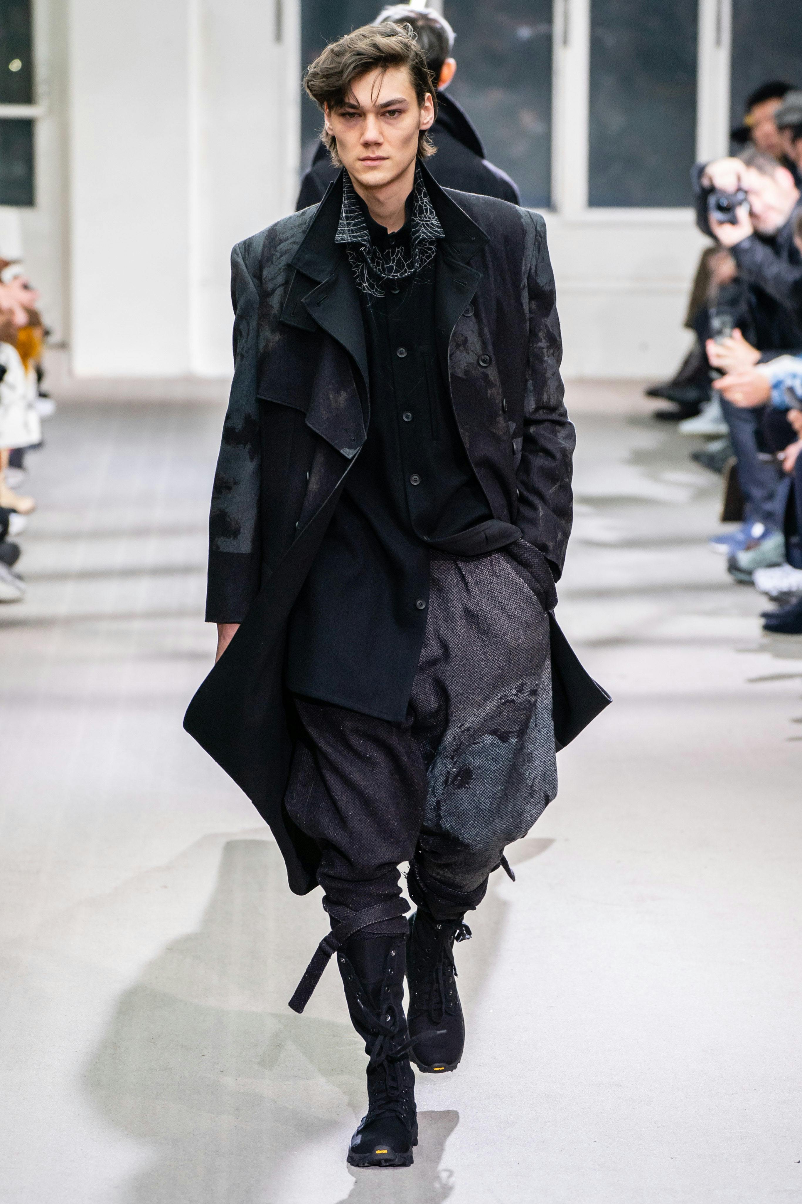 Yohji Yamamoto Print Long Coat Long Button Shirt in Black Print Bottom Wrap Trousers High Lace-up Vibram Sole Boots 	FW19