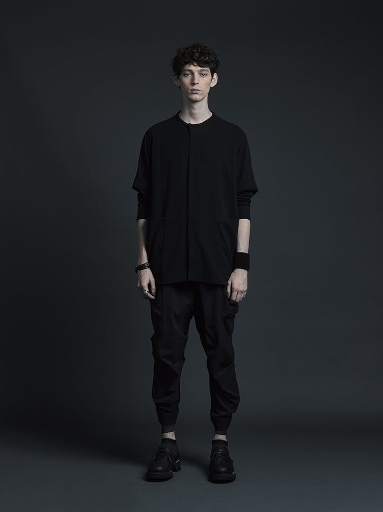 The Viridi-Anne Campaign Strong Twist Double Weave Short Sleeve Shirt Pull Up Gather Pants in Black SS20