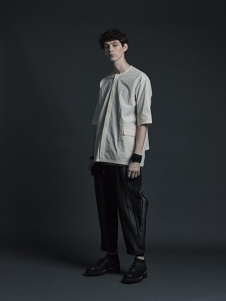 The Viridi-Anne Campaign Twist Double Weave Cotton Short Sleeve Shirt in White Random Stripe Convention Cuff Pants SS20