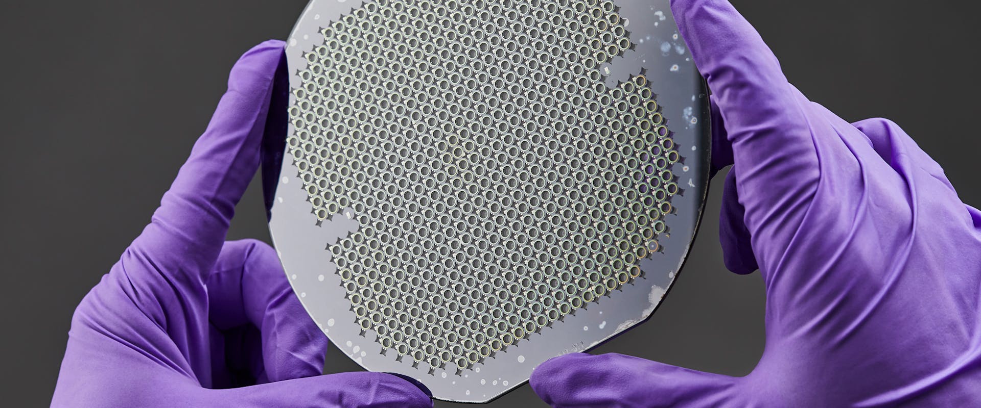 4x4x1.9 mm³ Rb vapor cell.