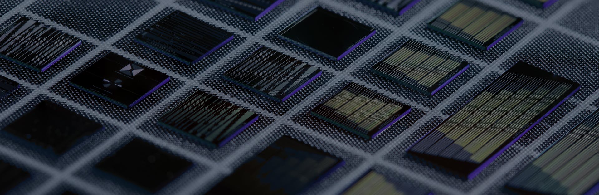 Multiple 5x5 mm² chips fabricated on CSEM's TFLN PIC platform.