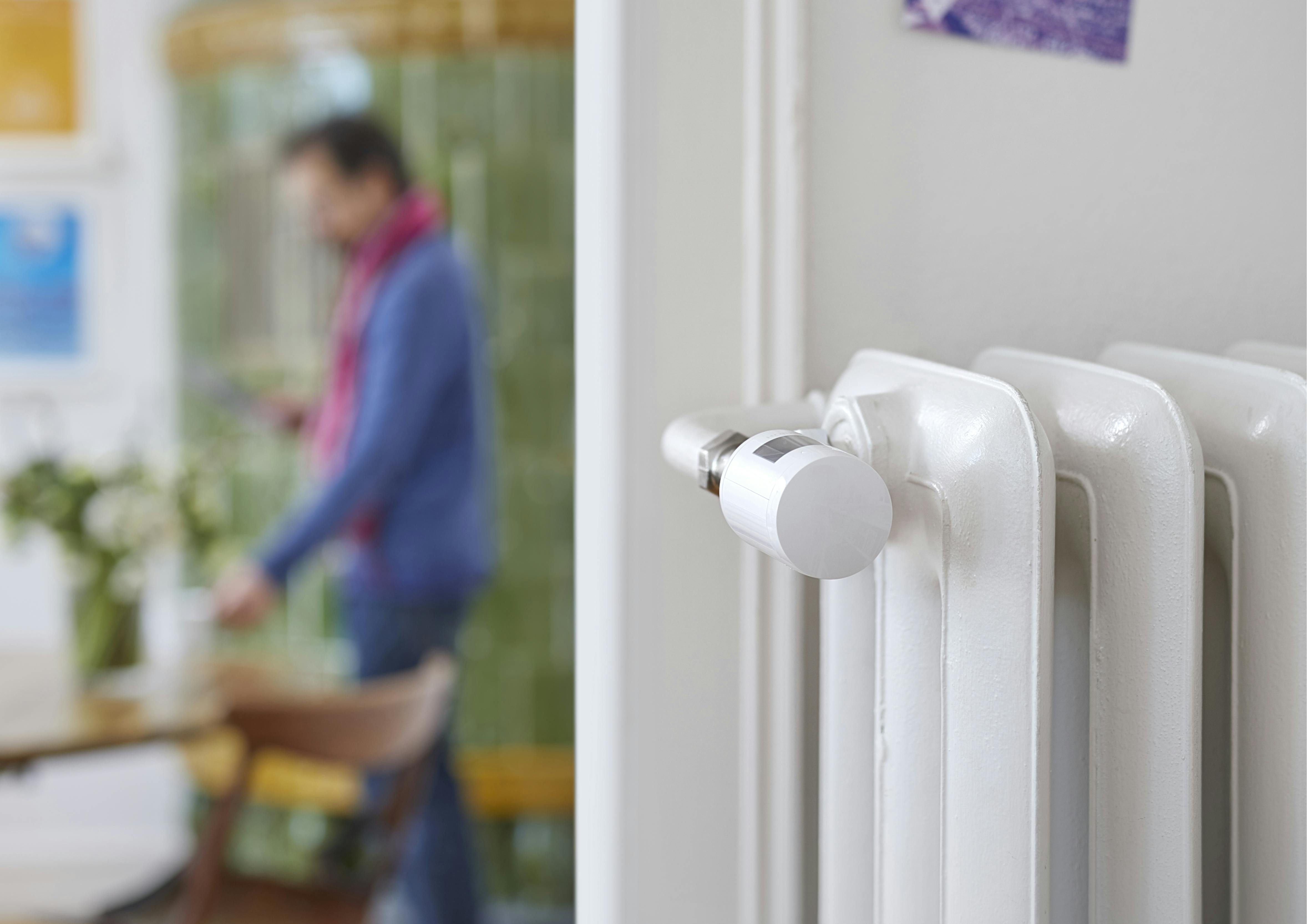 Radiateur blanc dans un appartement