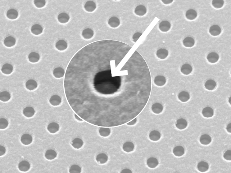 Scanning electron microscope picture of an array of nano cones. Each nano cone is located inside a nano cavity. Electrons are extracted from the nano cones by applying a voltage to the top gate electrode. 