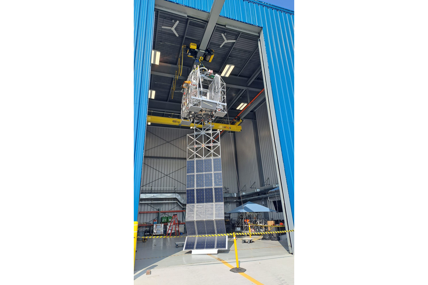 CNES gondola with its retractable, high-performance PV panels 