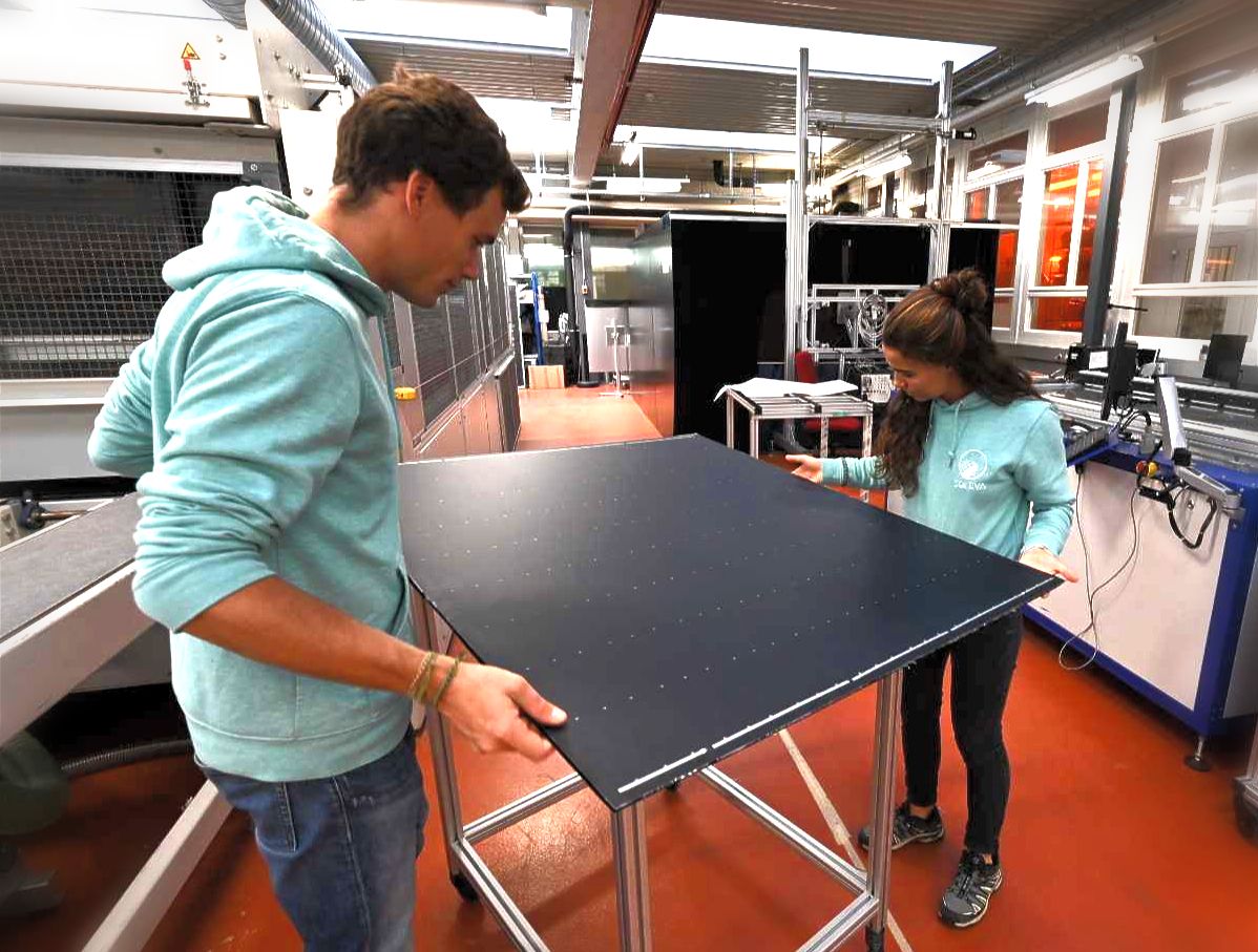 Die Solartechnologie des Soleva-Vans in den Laboratorien des CSEM.