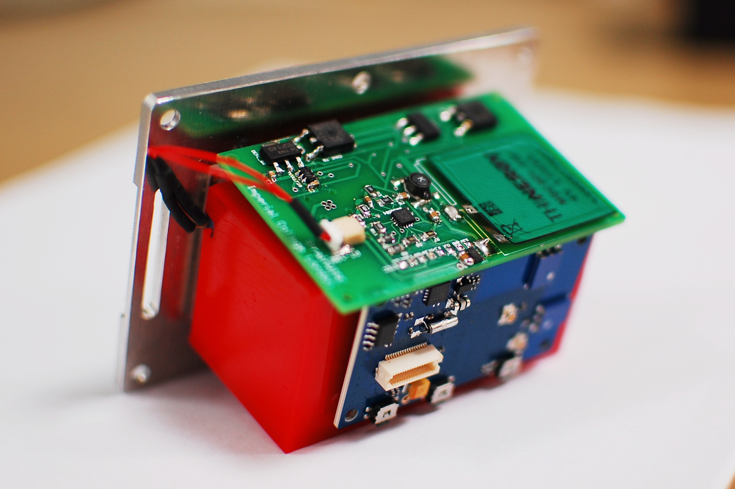 Sensor node with thermo-electrical energy scavenger