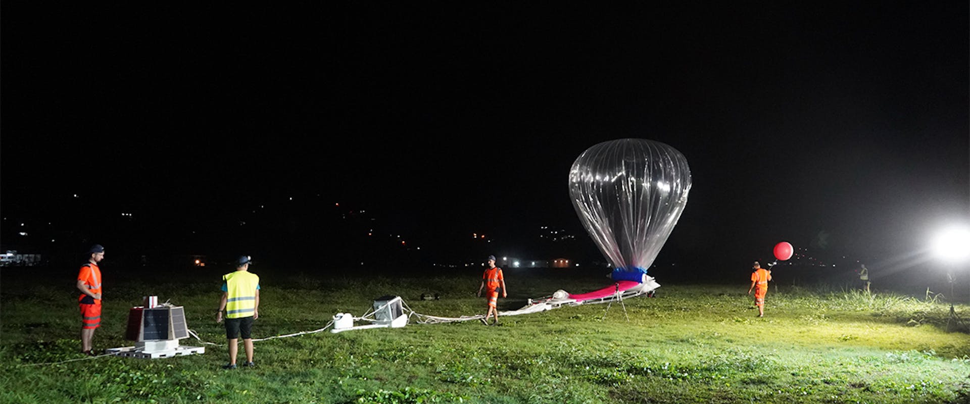 Lancement d'un ballon pour étudier les phénomènes météo