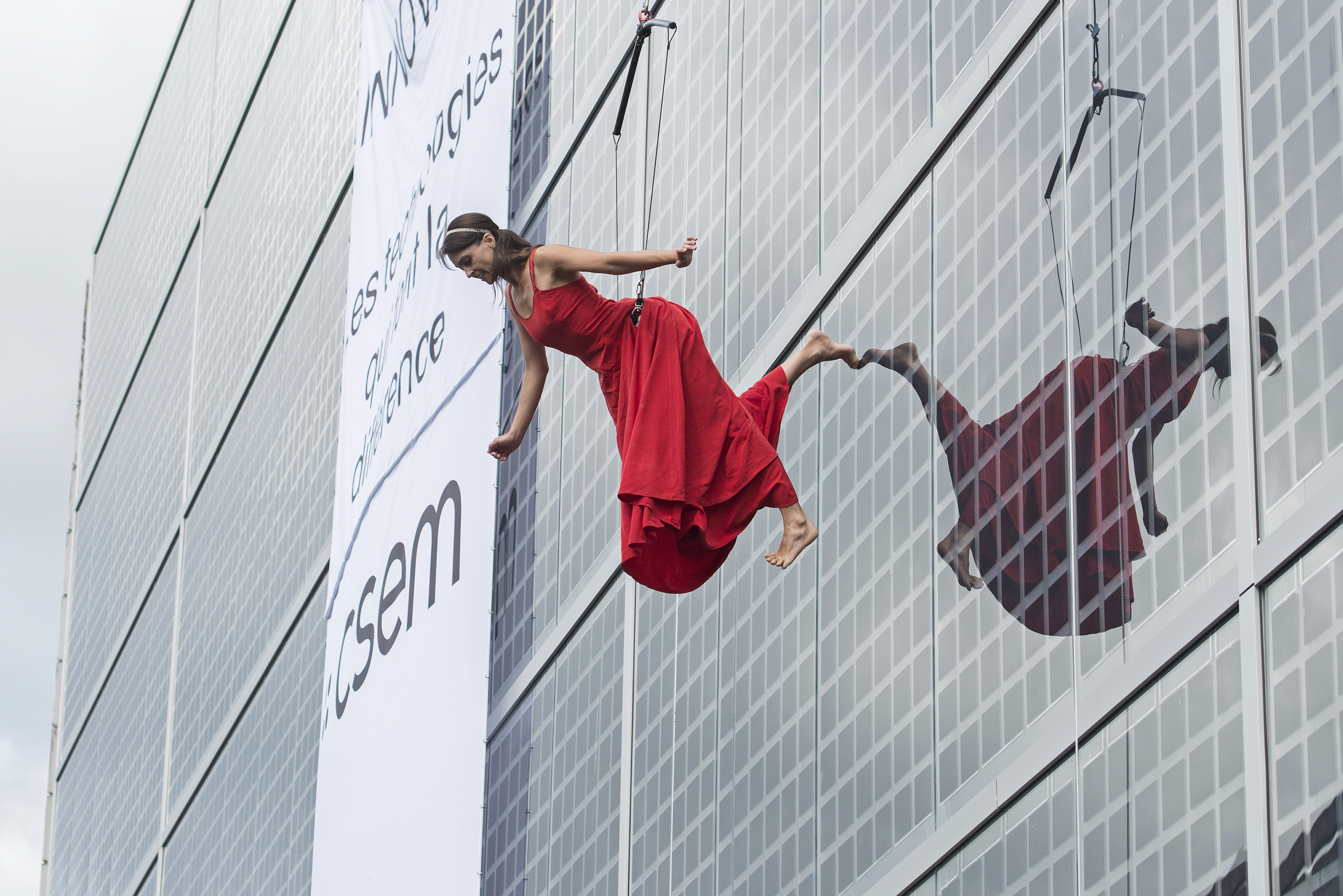 Woman performing on CSEM's solar facade
