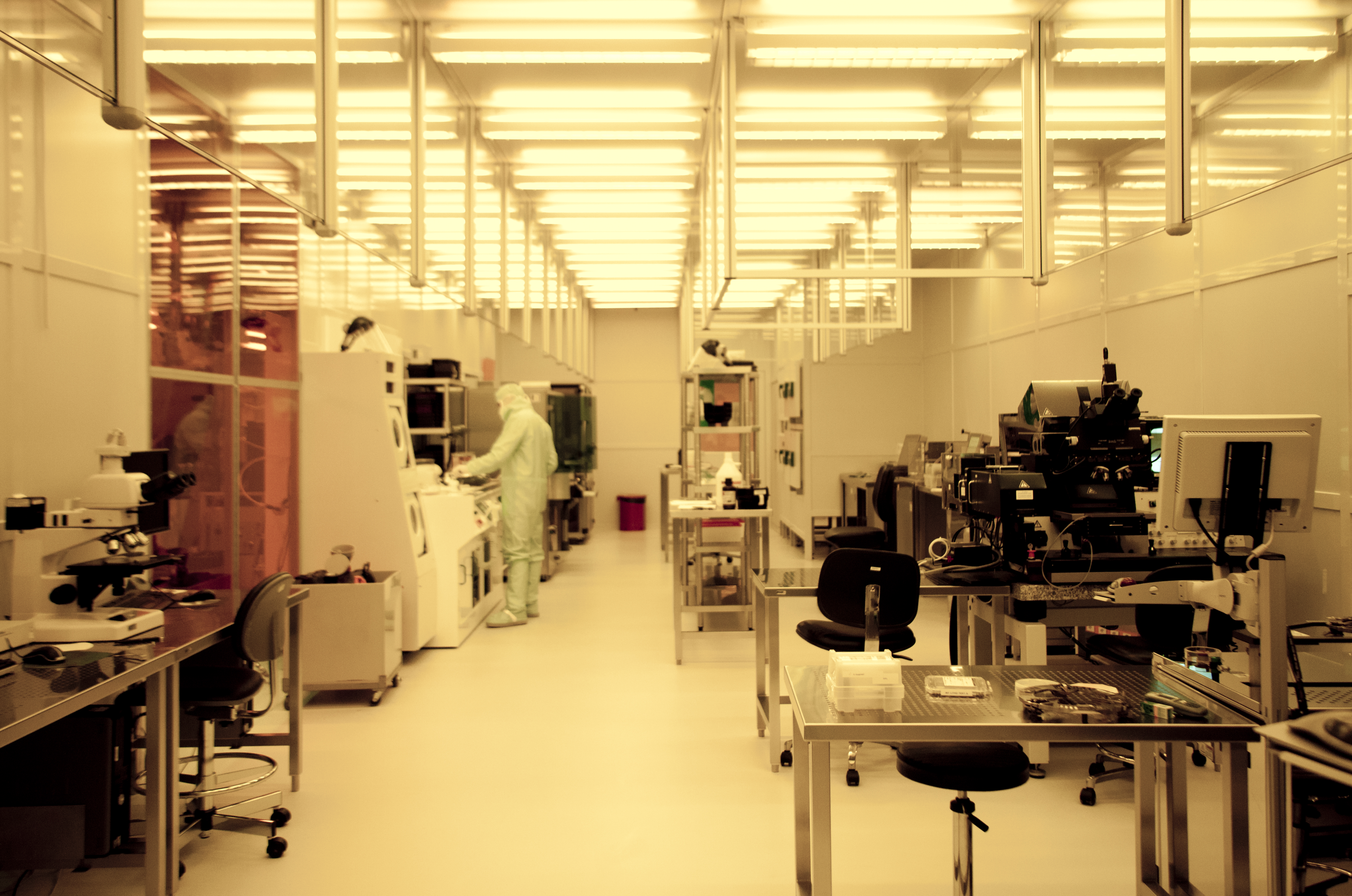 CCRAFT a développé sa technologie avec la fonderie du CSEM, afin de fabriquer des wafers en niobate de lithium en couche mince (TFLN), un des matériaux les plus prometteurs pour les équipements de communications optiques et de calcul de nouvelle génération.