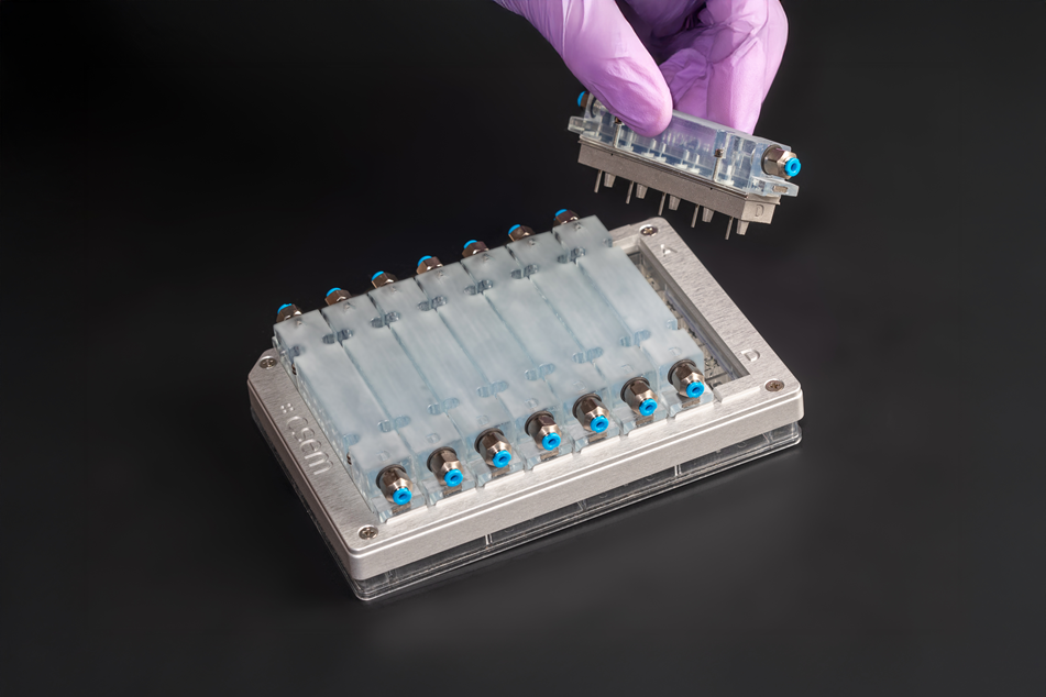 Microfluidic Smart Lid