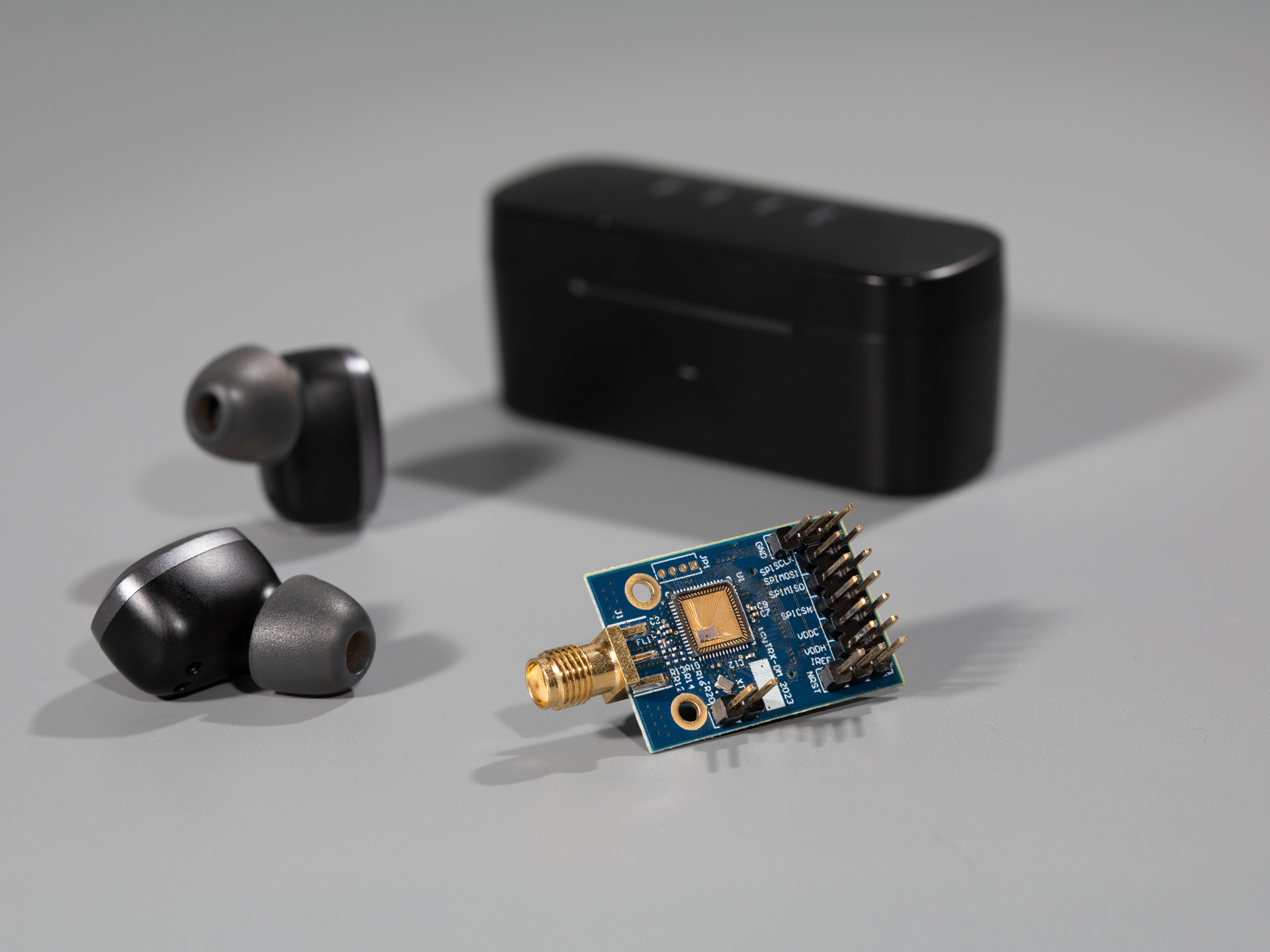CSEM’s icyTRX-DM Bluetooth Dual-Mode radio transceiver.