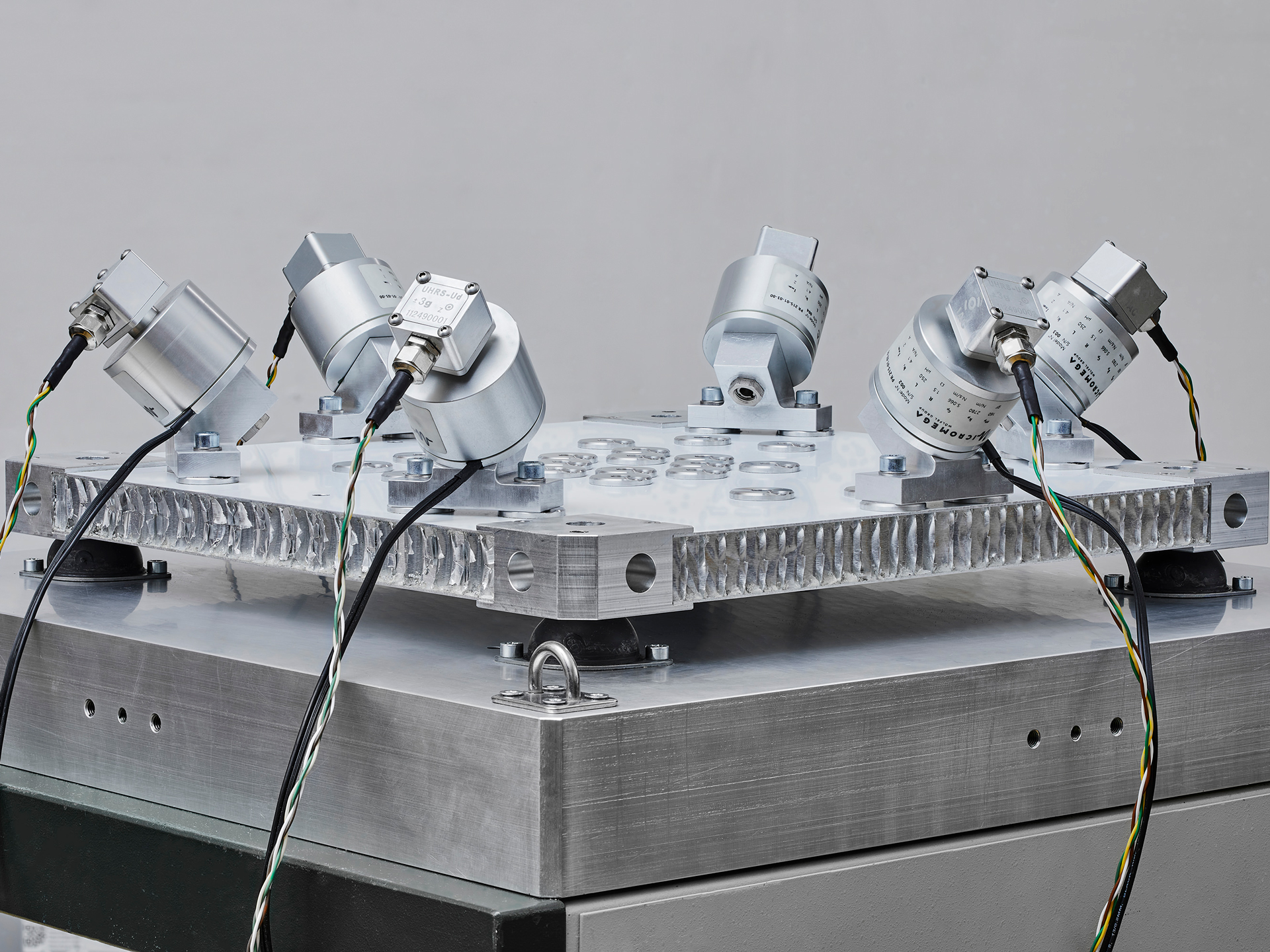 Hybrid microvibration damping platform MIVDIA with six proof mass actuators and a colocalized accelerometer.