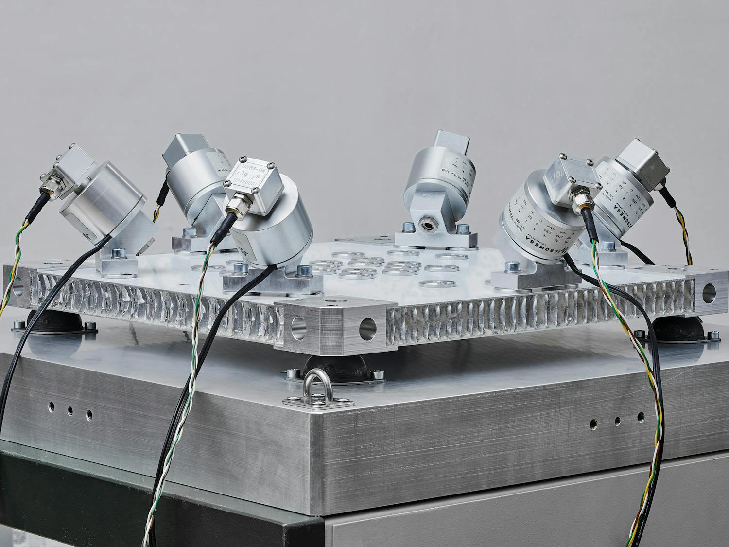 Hybrid microvibration damping platform MIVDIA with six proof mass actuators and a colocalized accelerometer.