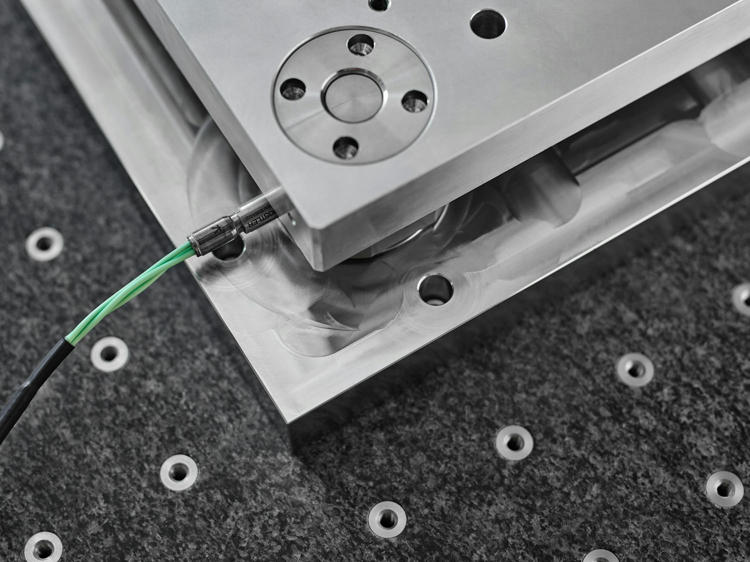 Closeup of corner of multicomponent dynamometer.