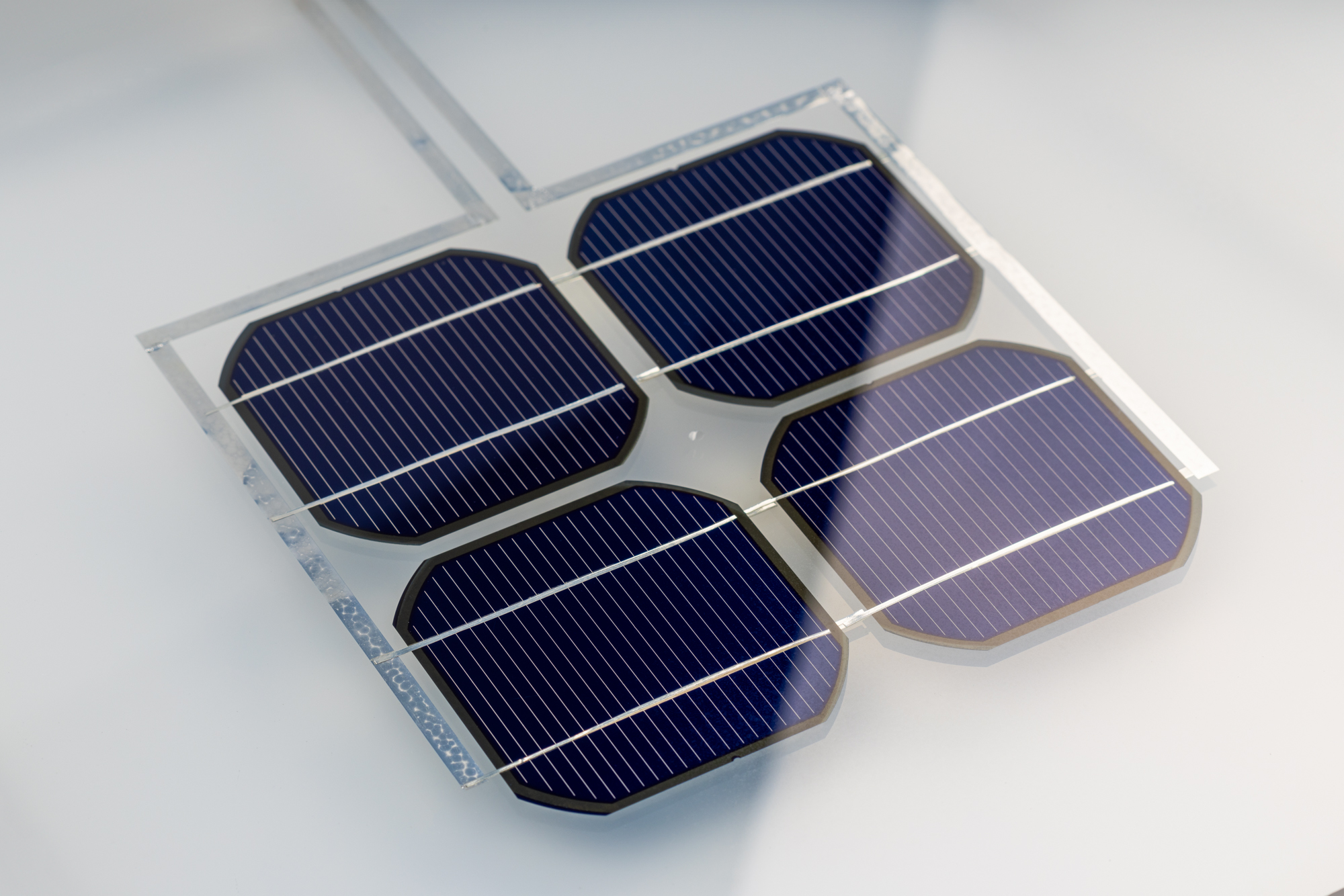 CSEM's perovskite silicon tandem solar cells