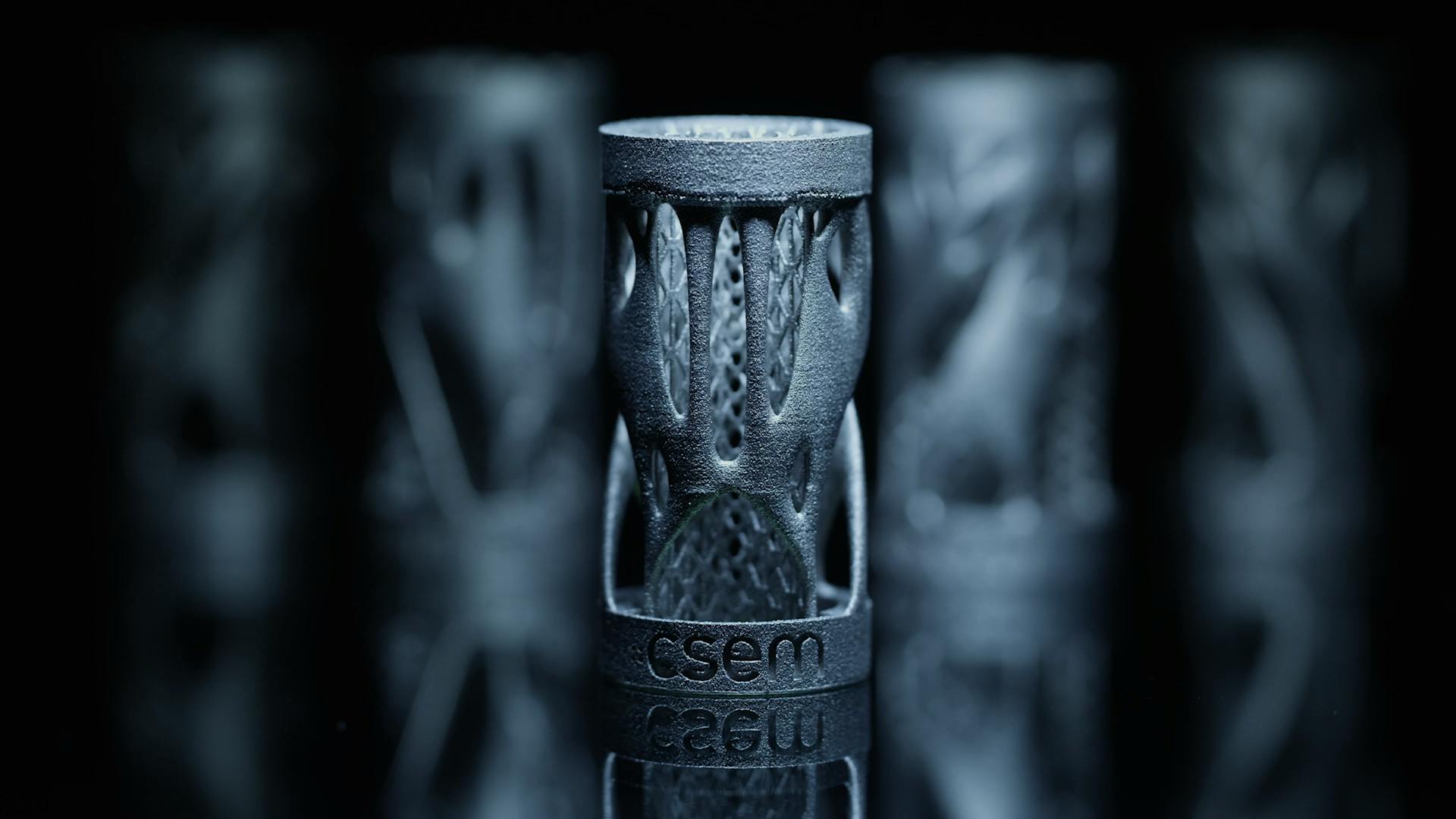 Compliant mechanism made of interlocked lattice structure